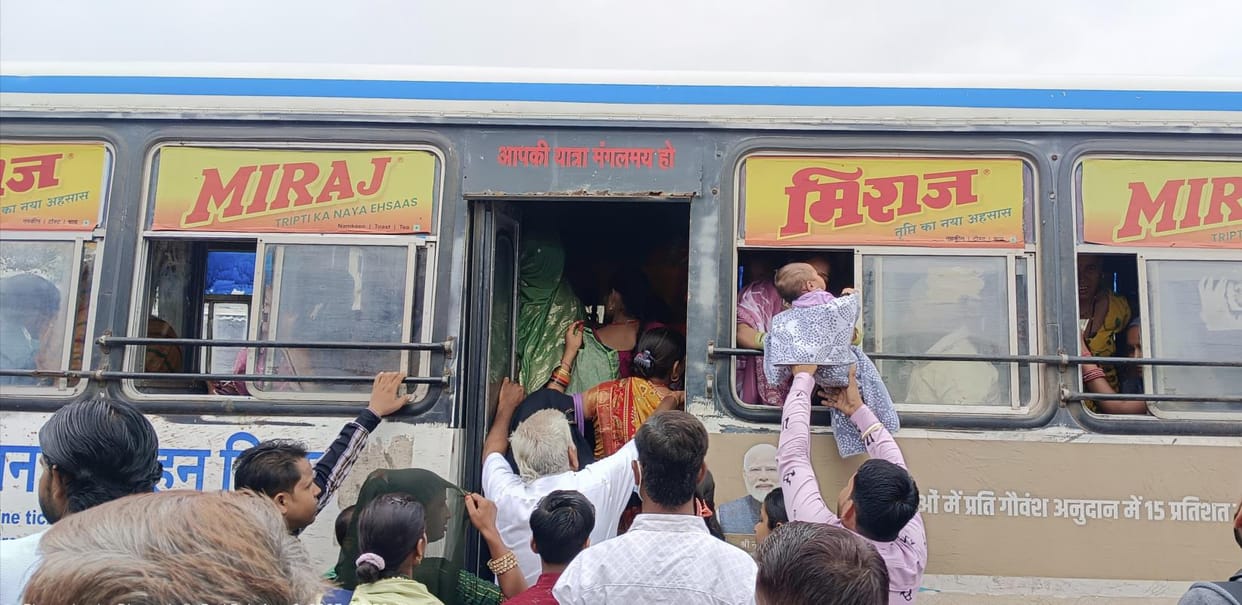 Pushing and shoving in roadways buses