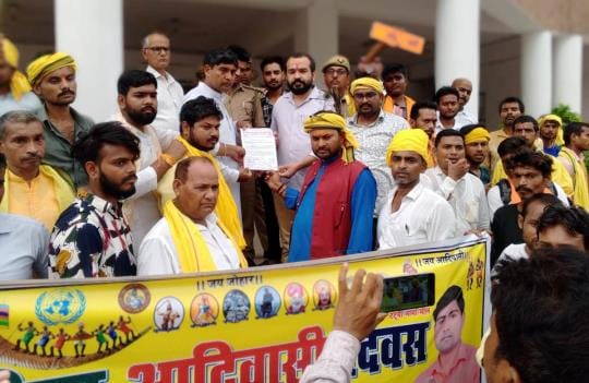 Procession taken out on World Tribal Day, memorandum submitted