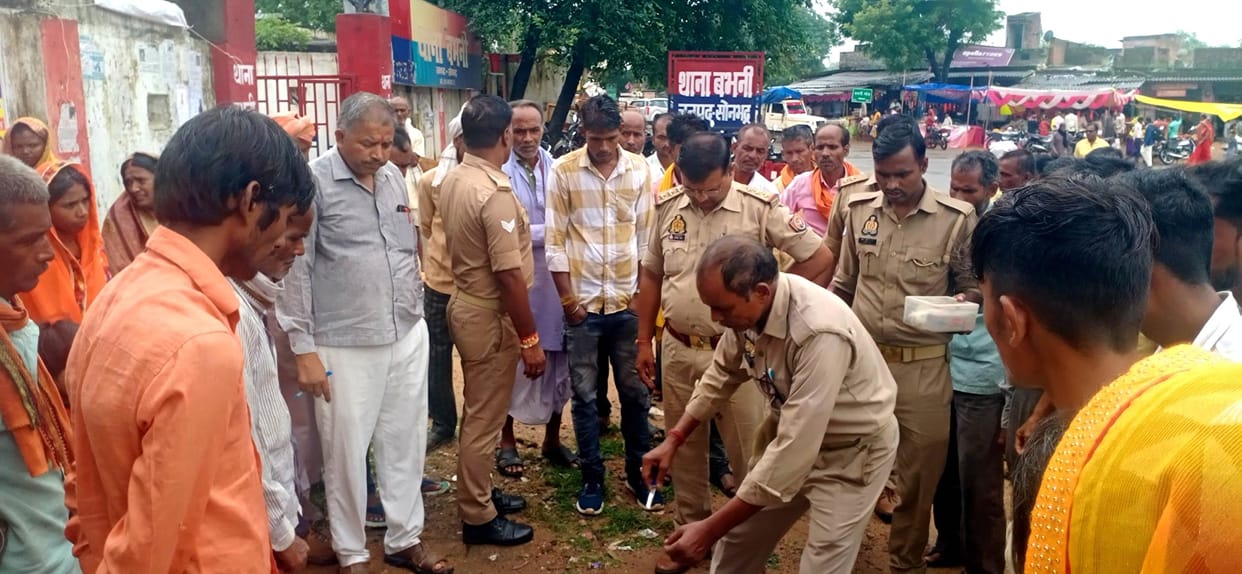 A woman going to her mother's house to tie Rakhi and her nine-month-old child were crushed by a trailer