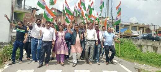 BJP took out a tricolor march in Bharari in honor of the army