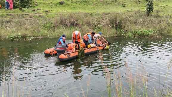 A farmer lost his life while saving his oxen after his cart fell into a canal