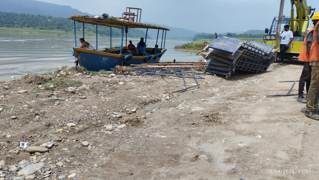Water level of Gobind Sagar lake increased, work on railway line stopped