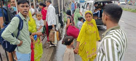 Helpless sisters, careless and responsible