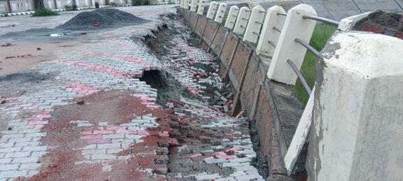 The interlocking of the bus station collapsed just eight months after its inauguration