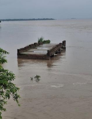 Nauranga flood protection center and culvert submerged in Ganga, many areas lost connectivity
