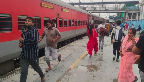 Rakshabandhan special train brought relief but arrived one hour late