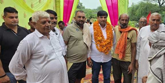 Singers praised Baba in Jagran