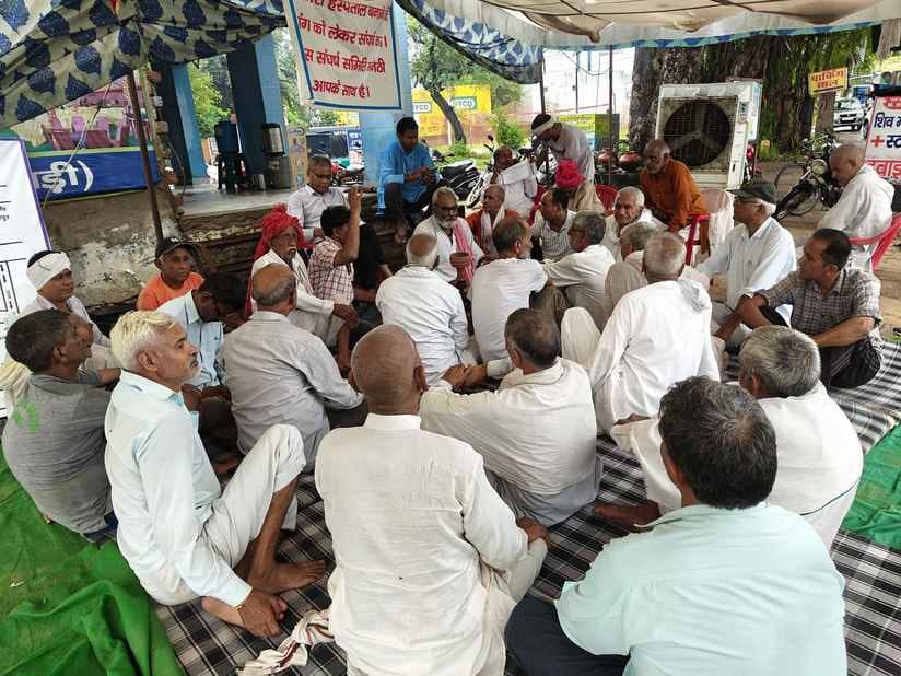 A human chain will be formed from the protest site to Budhani on the 19th