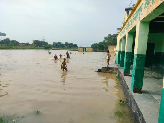 The embankment of the Gadhai river broke at three places, the boundary wall of the school collapsed