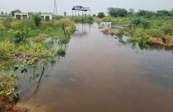 Bhiwani-Ghaggar drain broke near Dang Khurd, waterlogging up to three to four feet in Sagwan village
