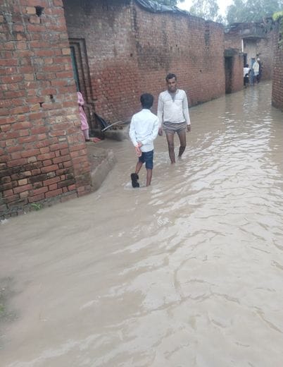 Nine villages of Dataganj, Usihat and Sahaswan area became islands, roads to 37 villages closed