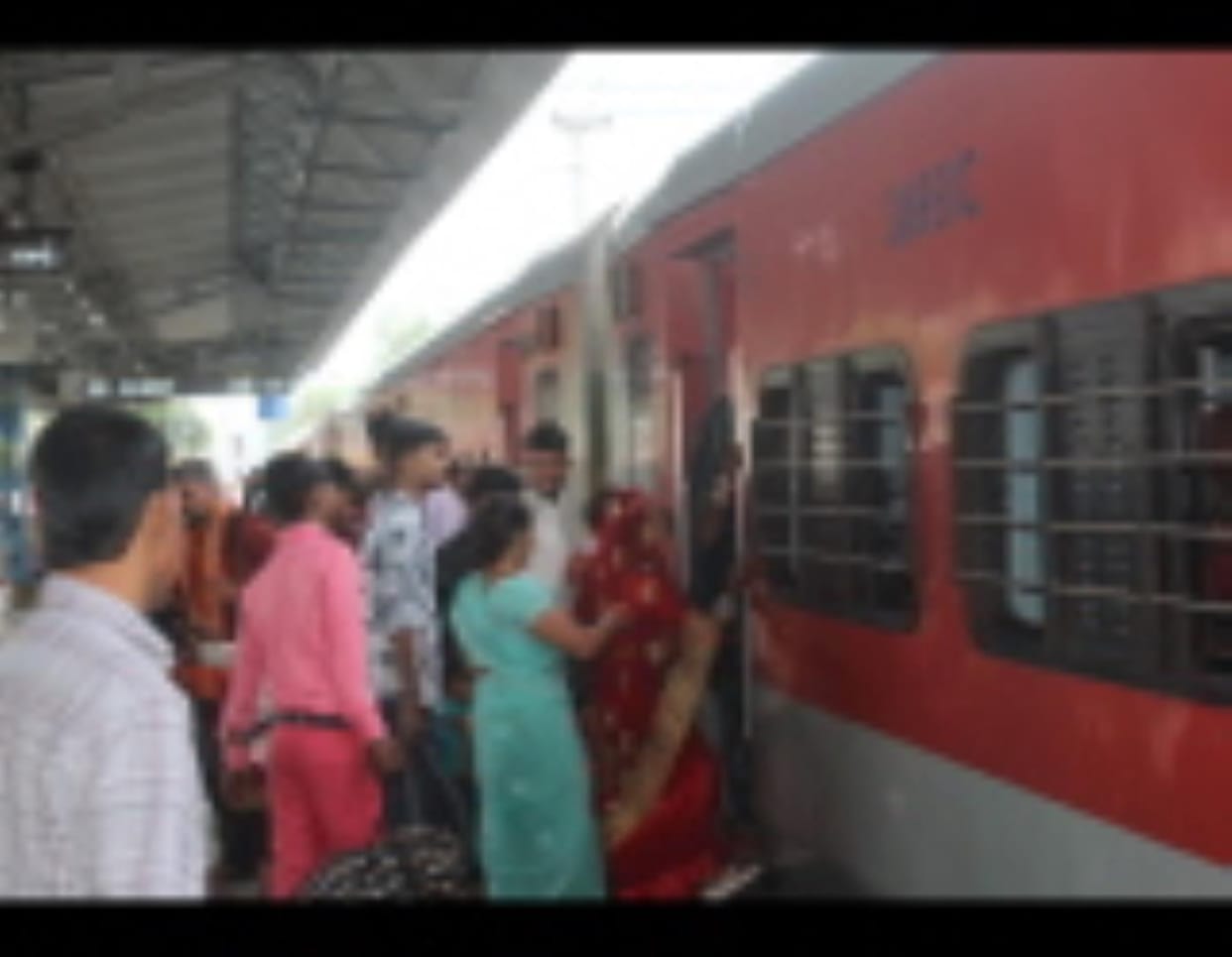 Passenger train's engine failed, passengers were troubled for two hours