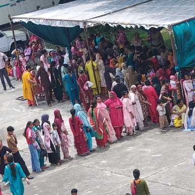 Sisters reached to tie Rakhi to their brothers who were behind bars