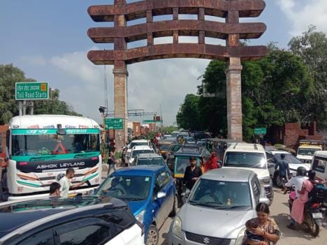 Ghazipur and Ballia road remained jammed for 16 hours, vehicles remained stranded