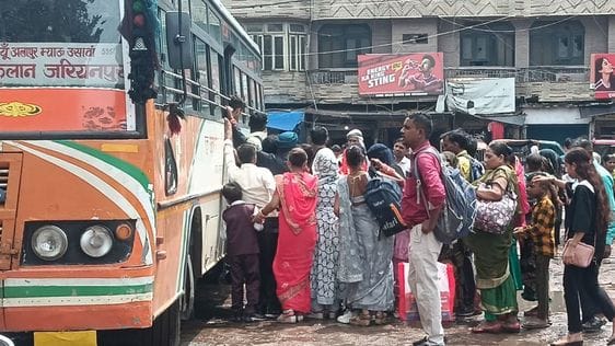 Roadways system collapsed on Rakshabandhan... Sisters were forced to wander