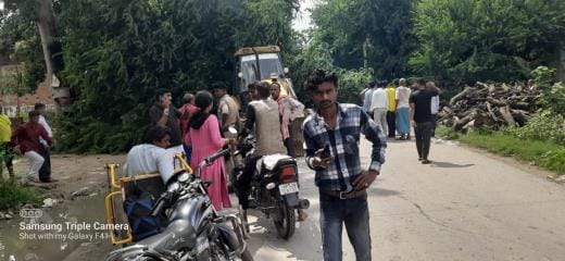 Father-son killed, mother and two daughters injured in moving bike fall