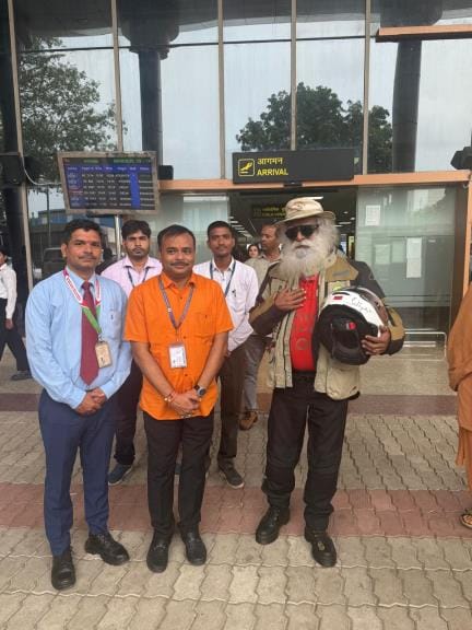 Gorakhpur News: Sadguru set out on a journey to Kailash Mansarovar by bike, gave the message of save soil