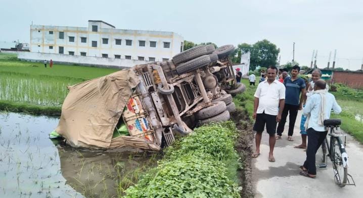Driver injured as truck carrying fertilizer overturns