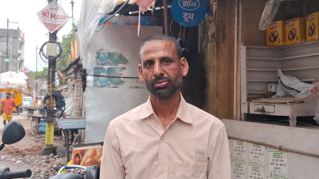 Muzaffarpur Bihar news :criminal come in bolero and lift shop owner after beat transfer money by upi
