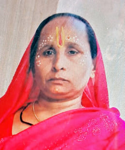 A woman who was going to tie Rakhi to her brother fell from the bike and died after being run over by a vehicle