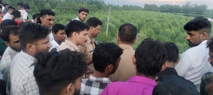 During Bhunjariya immersion, a young man fell from the bridge into the Mahawa river and died by drowning