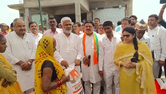 After conducting an aerial survey, the minister distributed relief kits