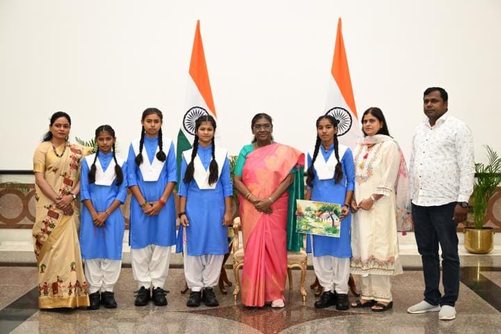 Gorakhpur News: Four daughters of Barhalganj tied Rakhi to His Excellency