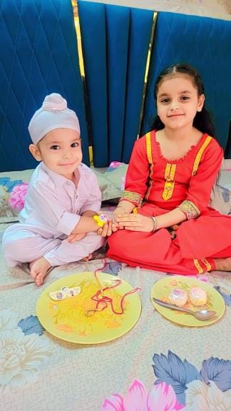 Raksha Bandhan was marked by the colors of modernity, sisters celebrated the festival online