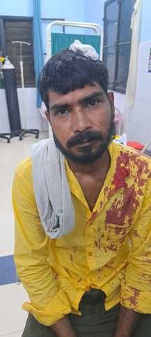 Young men in a car beat up a couple, the young man is seriously injured