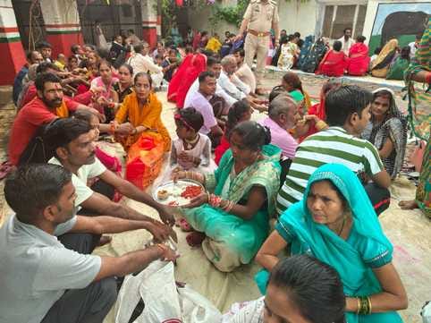Women became emotional while tying Rakhi on their brother's wrist