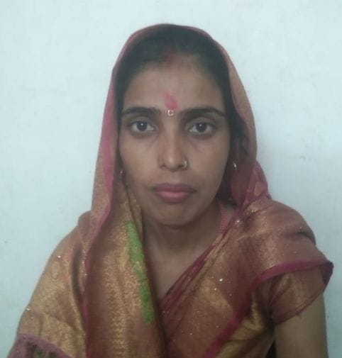 Two women were duped at the roadways stand and Dataganj intersection