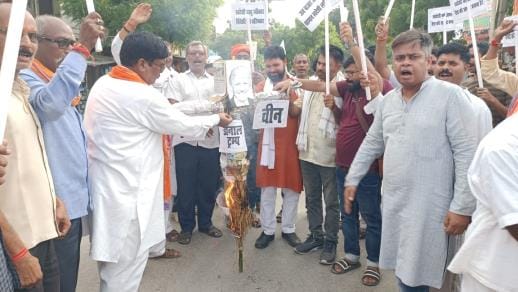 Swadeshi Jagran rally was taken out and effigies of Trump and China were burnt