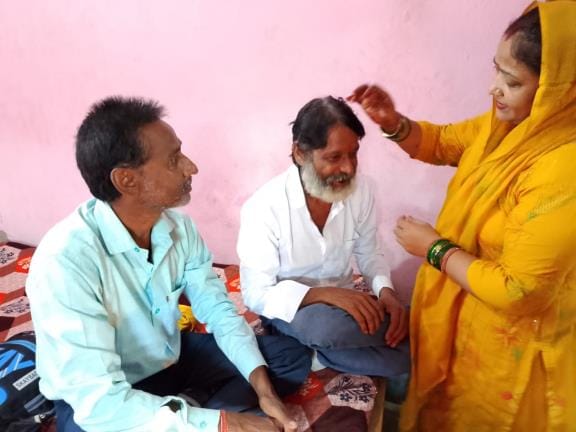 Brother missing for 25 years returns home, sister's eyes well up with joy