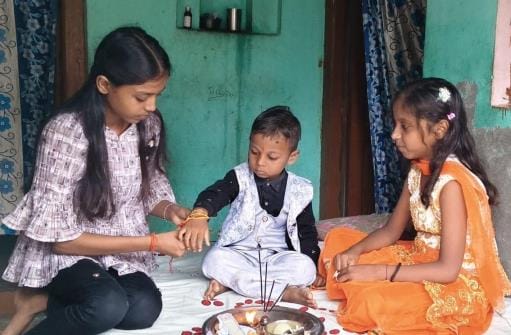 Sisters tie the thread of unbreakable bond on brother's wrist