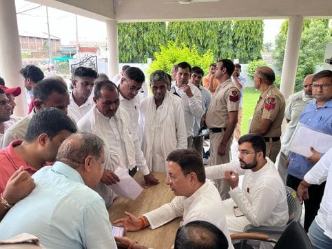 Rajya Sabha MP Surjewala heard the problems in Kisan Bhavan