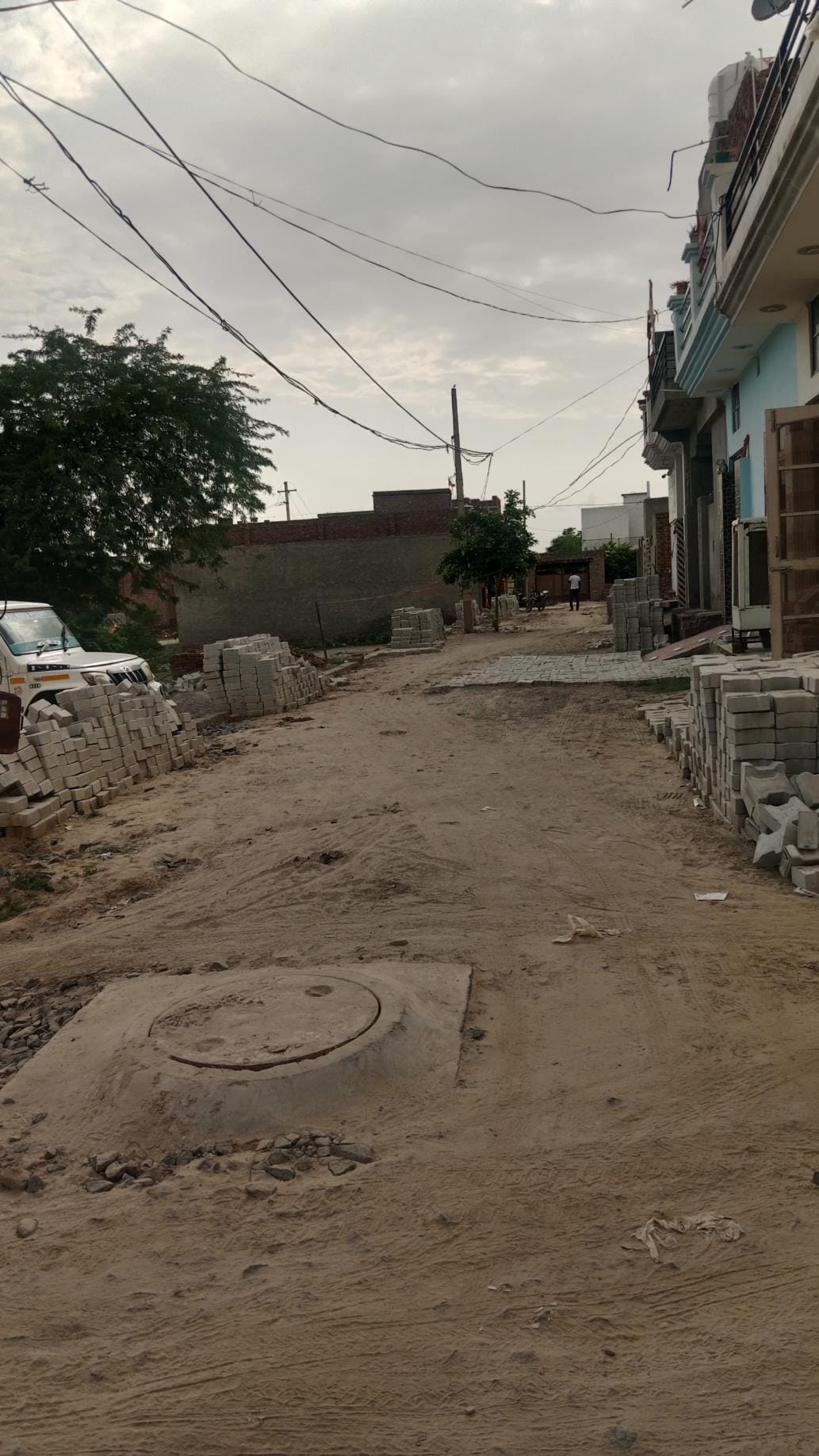MLA furious after seeing broken roads in Anand Vihar, demands action against those responsible