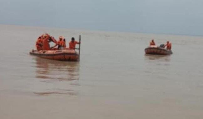 A woman was swept away in the Saryu river after slipping