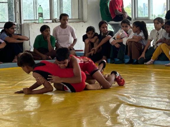 Jodhkan players won gold medals in wrestling in district level school games