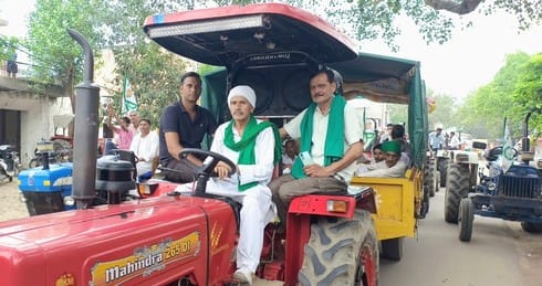 Bhakiyu workers reached Meerut on tractors