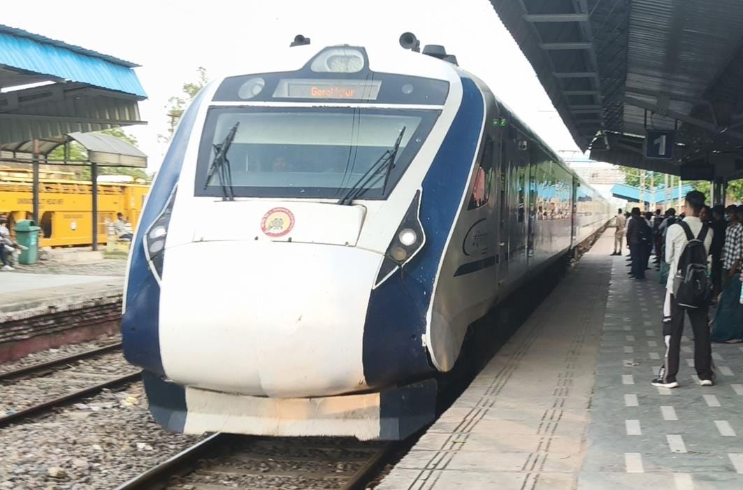 The block was extended from two and a quarter hours to four hours, five trains including Vande Bharat stopped