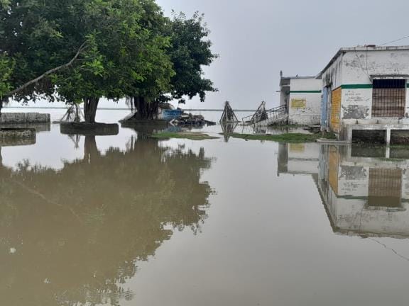Gorakhpur News: Rain water rose on Mailani-Nanpara route, four passenger trains canceled till 31