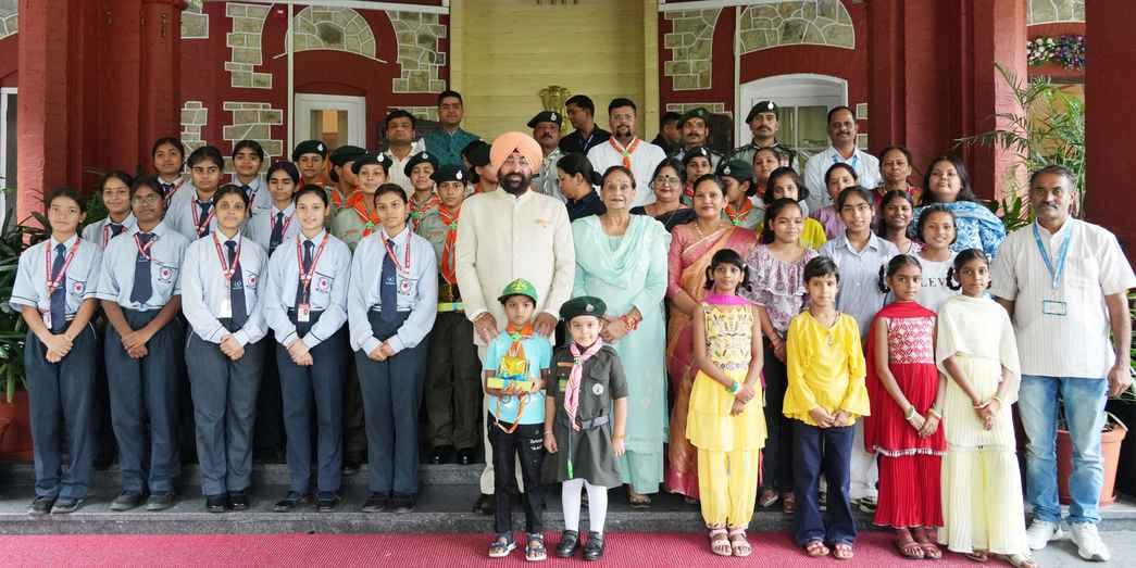 The girl students tied a Rakhi to the Governor