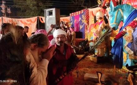 People gathered to see Jaharveer Goga Ji Maharaj in the stick fair