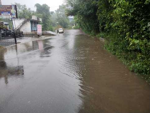 Waterlogging on the road due to blockage of culvert, water entered the restaurant