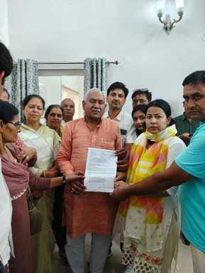 A protest march was taken out to the MLA's residence against geo-fencing