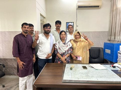 Usha Yadav and Nitesh Kumar became the finance committee members of Kanina Nagar Palika