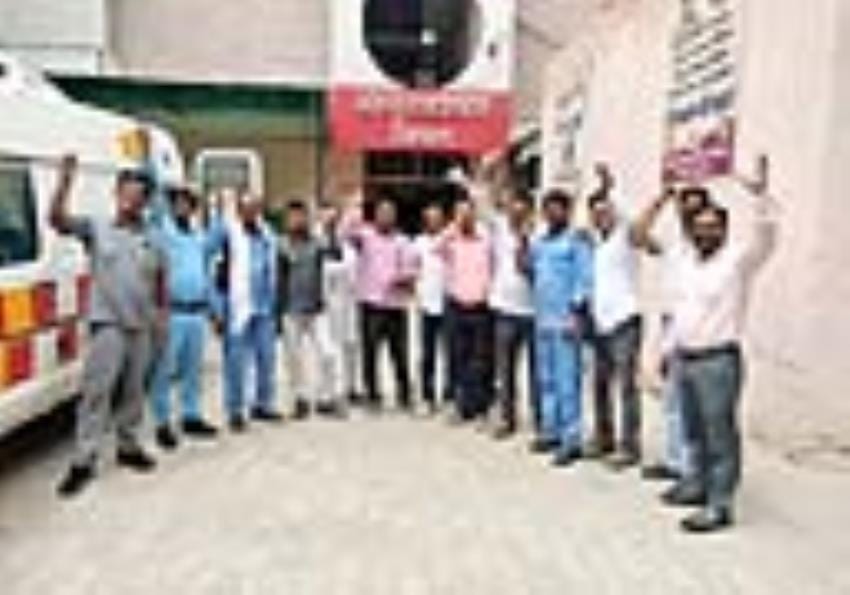 Employees protested due to non-payment of salary