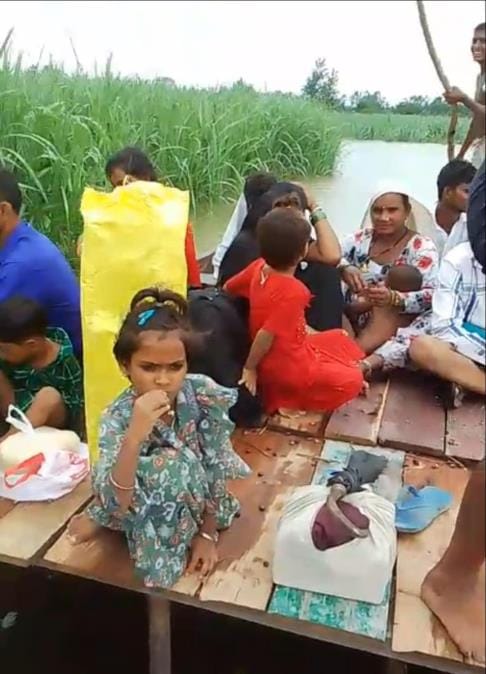 The water level decreased but the troubles of flood did not reduce