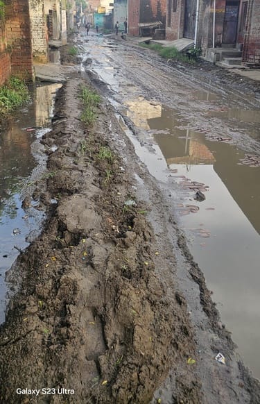 Drains in Mubarakpur are clogged with dirt, water is flowing on the roads