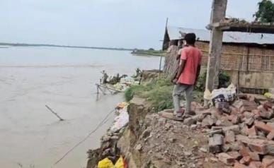 One house and 29 bigha farmland submerged in Rapti